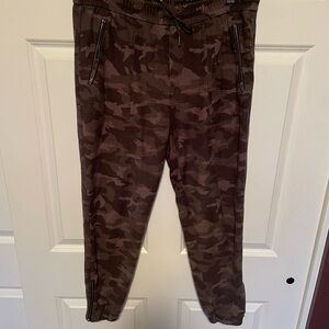 Women’s Athleta Camouflage Jogger Pants